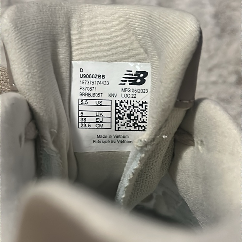 New Balance 9060 - Picture 5 of 6
